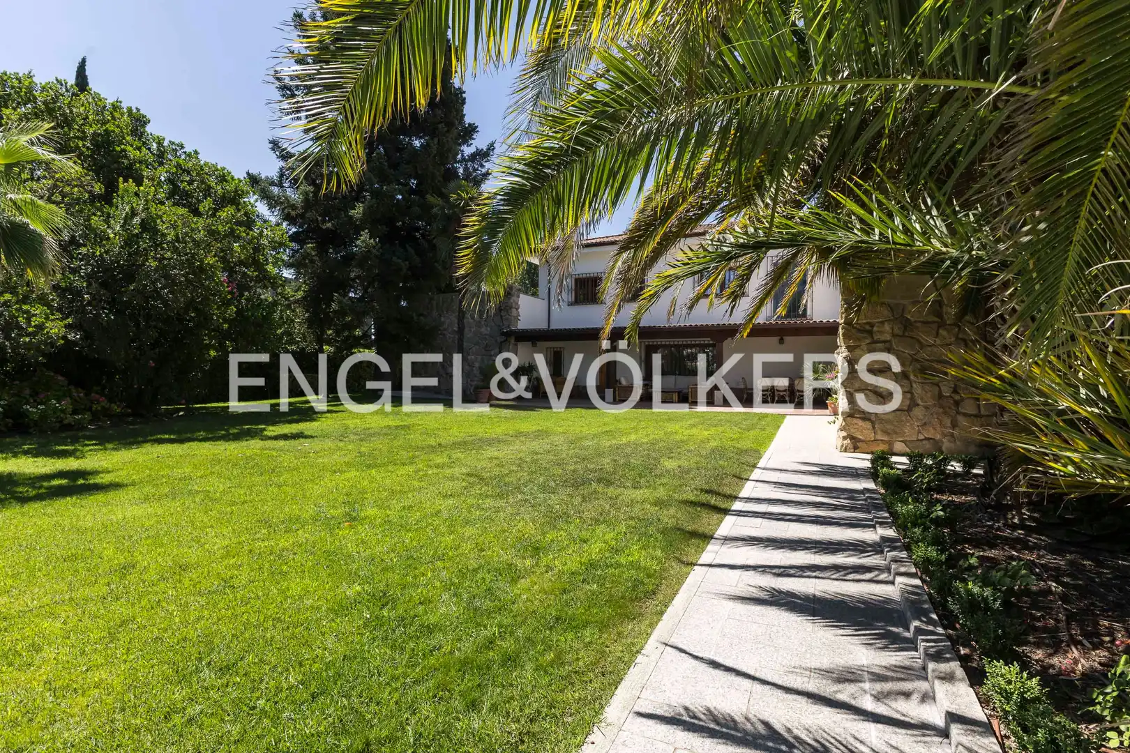Houses for sale in Madrid  with Air Conditioner, Heating and Private garden