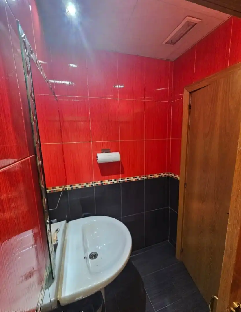 Baño de Local de alquiler en Coslada con Aire acondicionado, Calefacción y Parquet