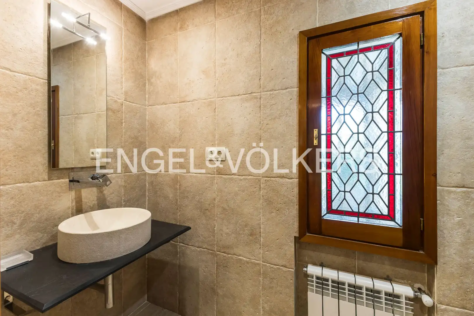 Bathroom of Houses for sale in Madrid  with Air Conditioner, Heating and Private garden