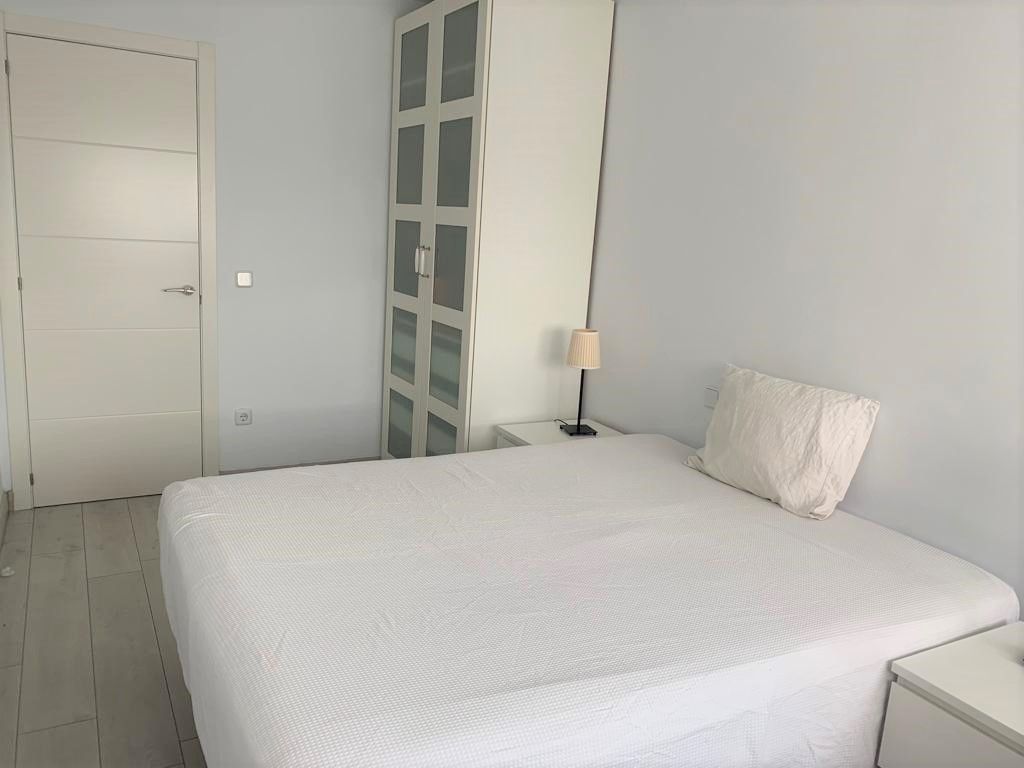 Dormitori de Pis de lloguer en  Madrid Capital amb Aire condicionat, Calefacció i Moblat