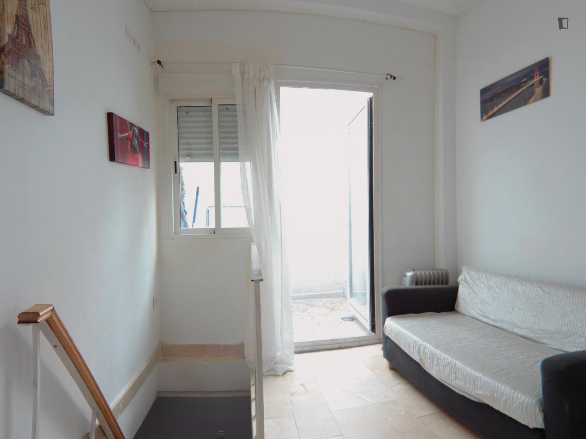 Study to rent in Puerta del Ángel