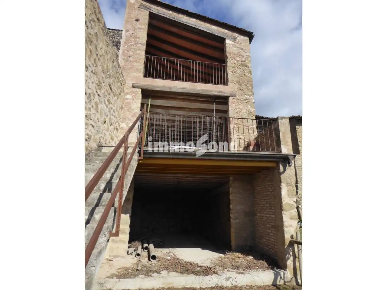 Exterior view of Houses for sale in La Vall d'en Bas  with Private garden