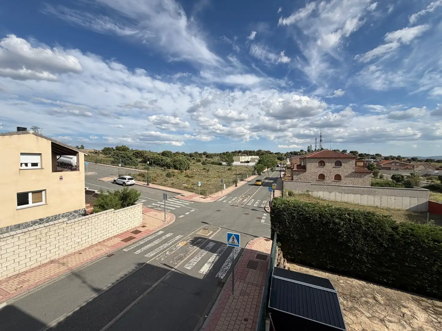 Vista exterior de Casa adosada en venda en Ávila amb Calefacció i Jardí privat