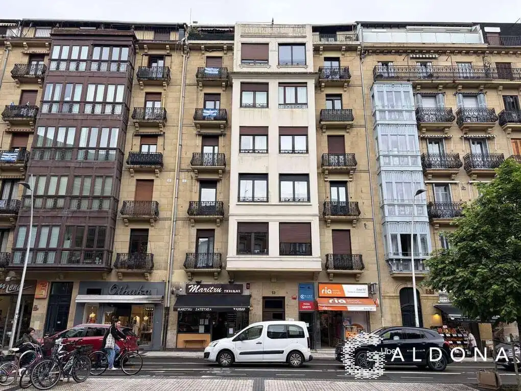 Vista exterior de Pis en venda en Donostia - San Sebastián  amb Aire condicionat, Calefacció i Moblat