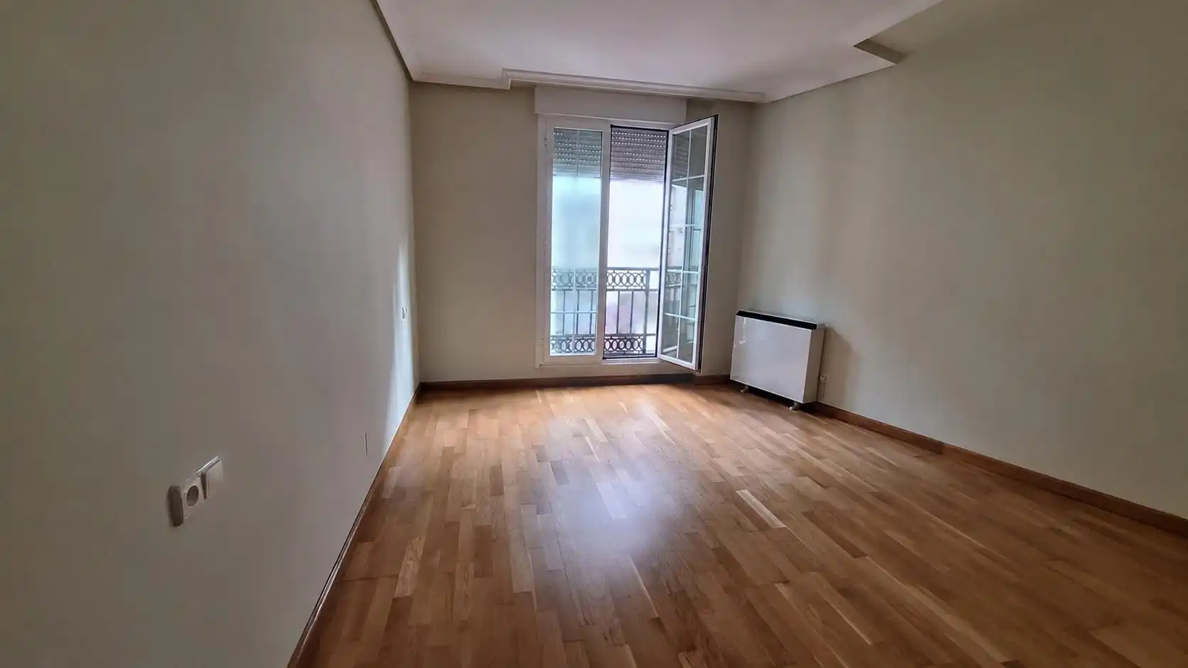 Habitación de Piso en venta en Ponferrada con Calefacción, Parquet y Trastero