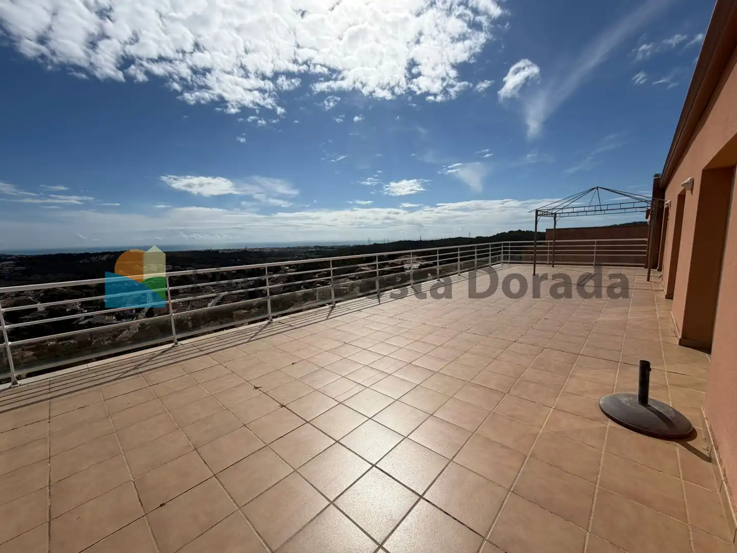 Terrassa de Casa o xalet en venda en Cubelles amb Aire condicionat, Calefacció i Jardí privat