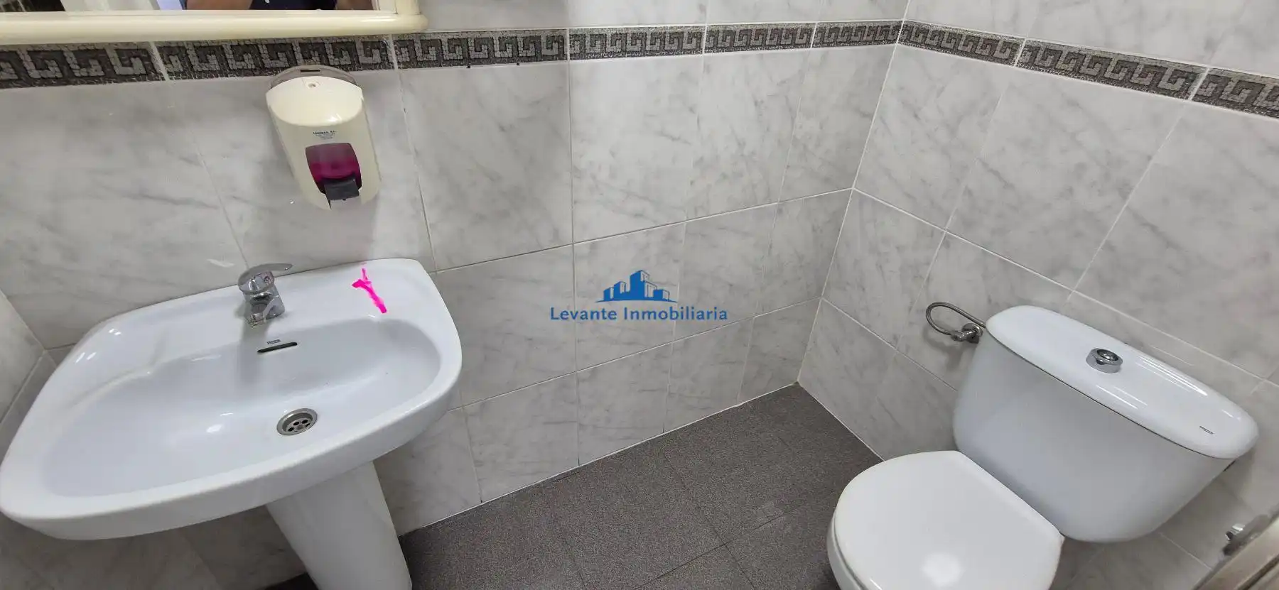 Bany de Local de lloguer en Valencia
