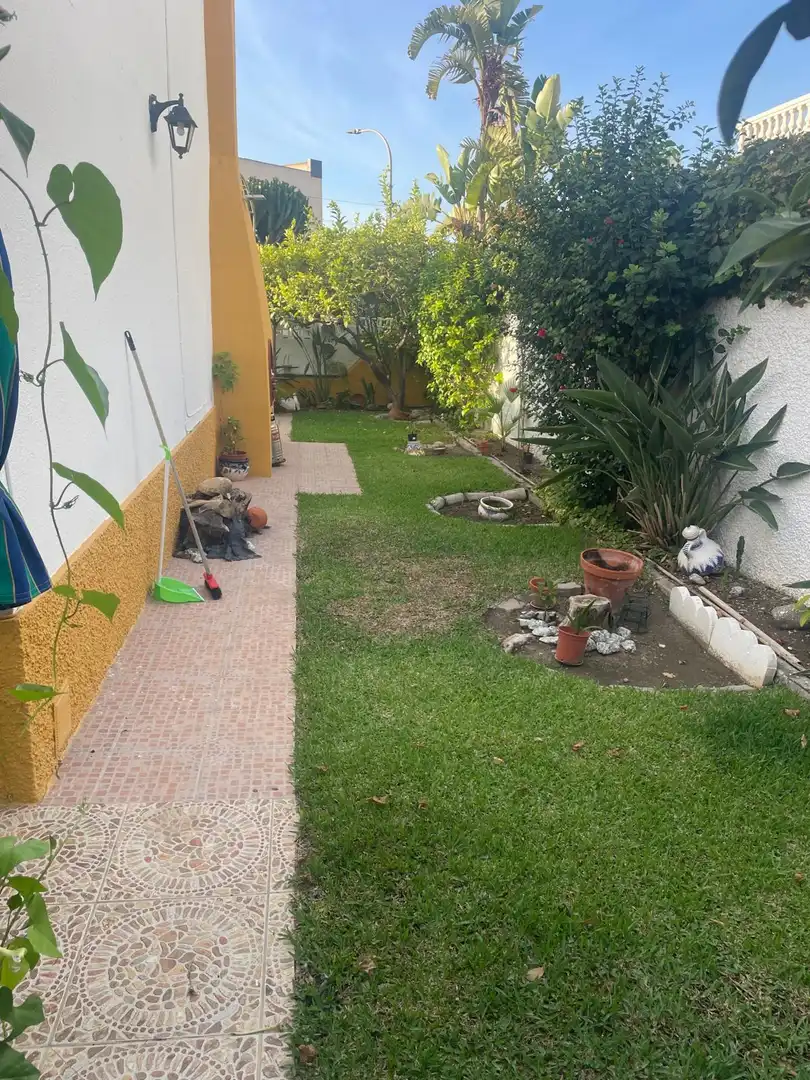 Jardí de Casa o xalet de lloguer en Roquetas de Mar amb Aire condicionat, Calefacció i Jardí privat