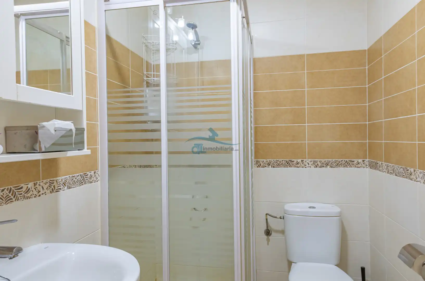 Bathroom of Flat for sale in Mengíbar  with Air Conditioner, Heating and Storage room