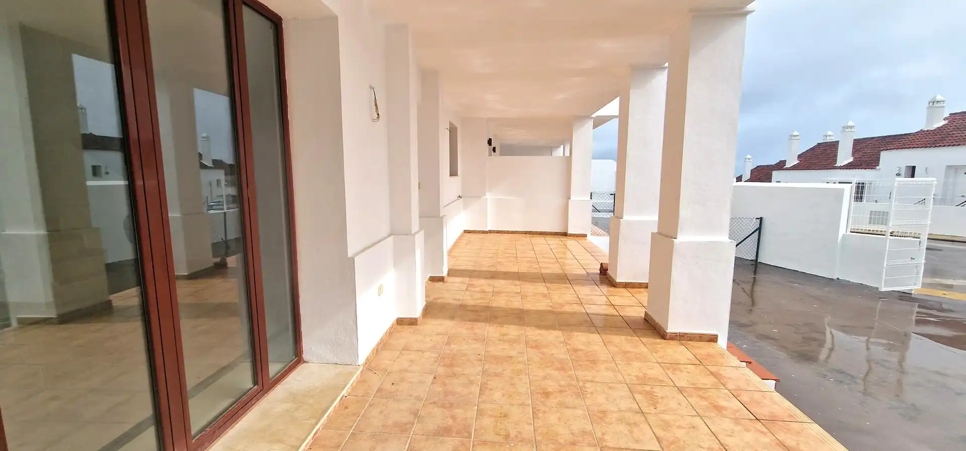 Terrasse von Einfamilien-Reihenhaus zum Verkauf in Cártama mit Privatgarten und Terrasse
