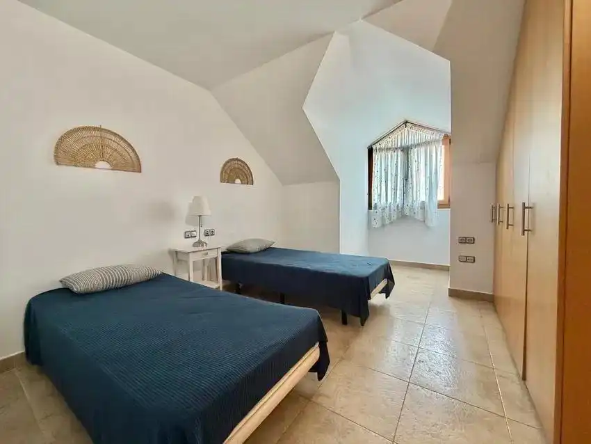 Schlafzimmer von Maisonette zum Verkauf in Fuengirola mit Klimaanlage, Privatgarten und Terrasse