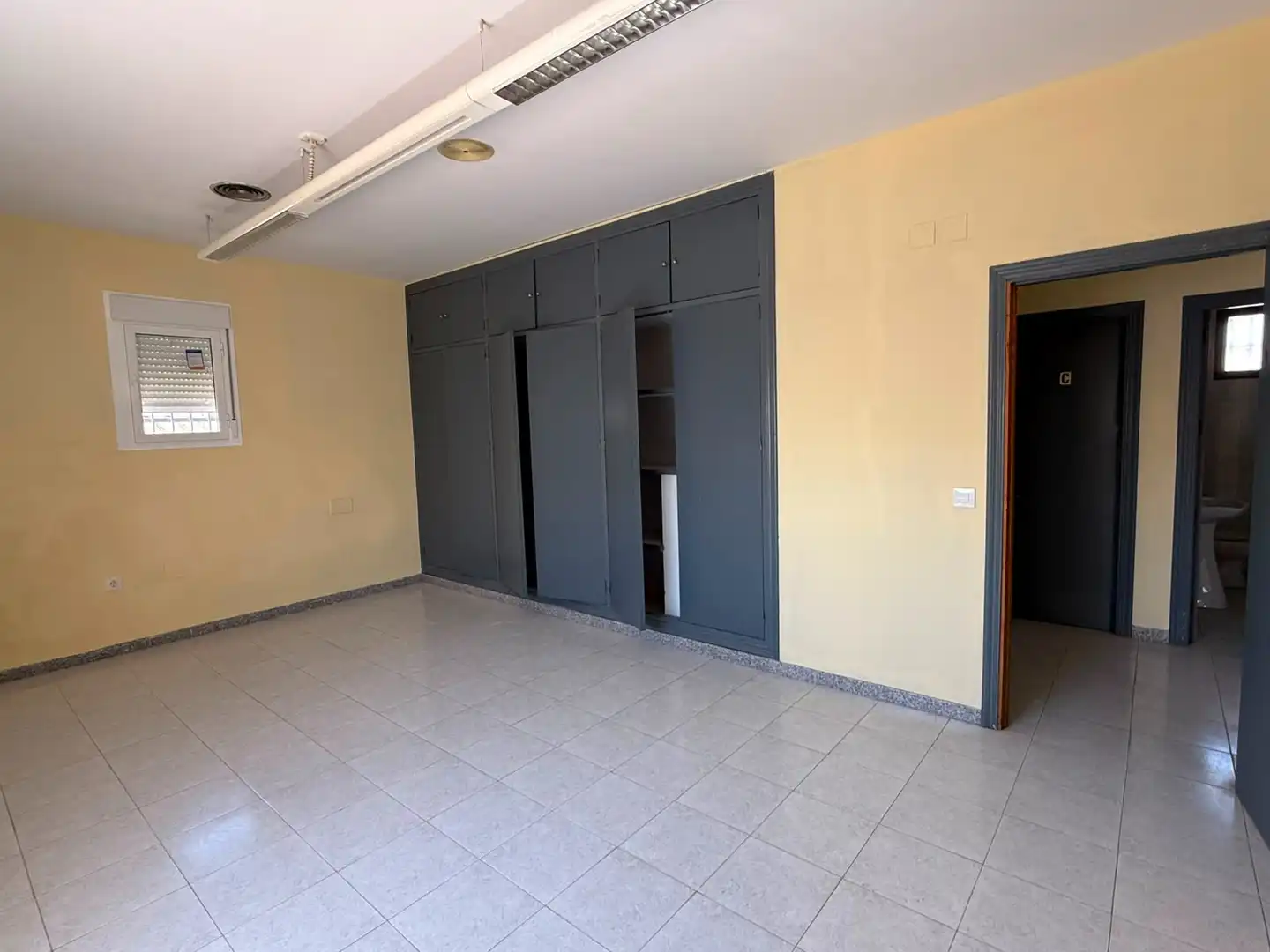 Nau industrial de lloguer en Dos Hermanas amb Calefacció