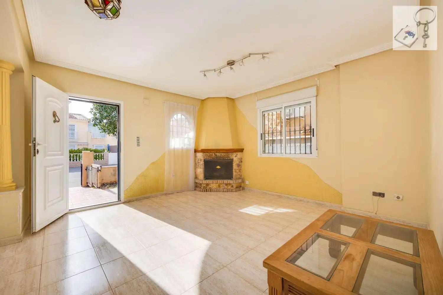 Vista exterior de Casa o chalet en venta en Torrevieja con Terraza y Piscina