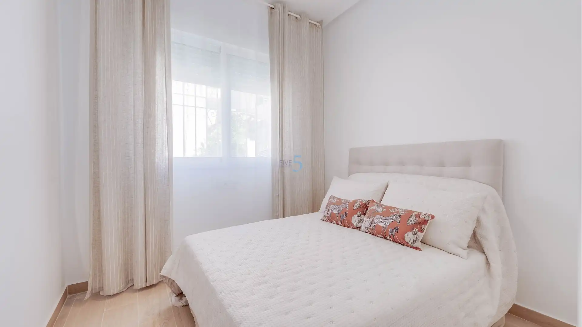 Dormitori de Casa o xalet en venda en Rojales amb Aire condicionat, Terrassa i Piscina