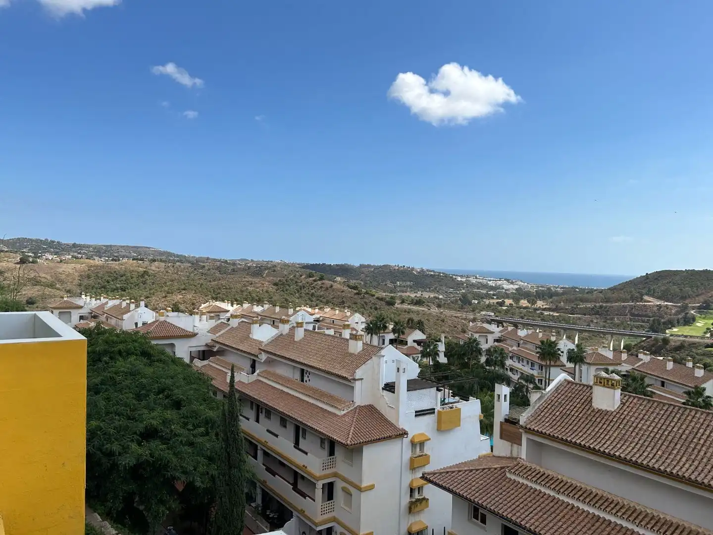 Vista exterior de Piso de alquiler en Mijas con Aire acondicionado y Terraza