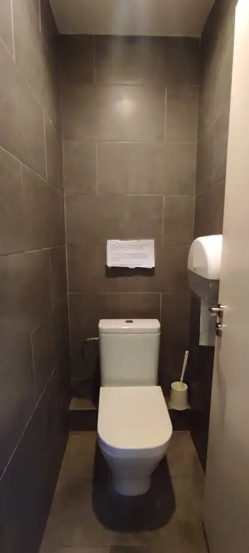 Baño de Oficina de alquiler en Barcelona con Aire acondicionado y Calefacción