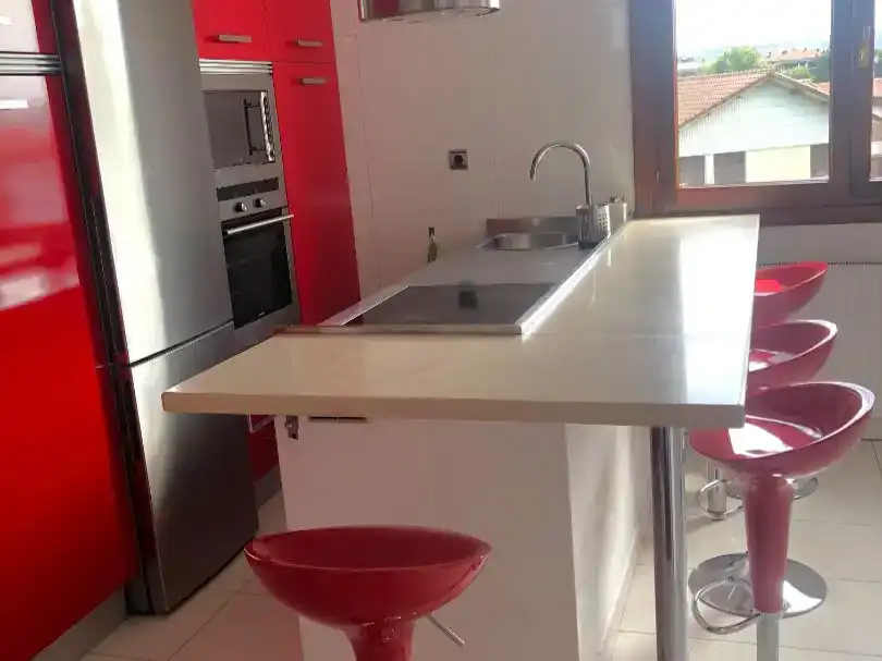 Cuina de Dúplex de lloguer en Gijón  amb Jardí privat, Parquet i Traster