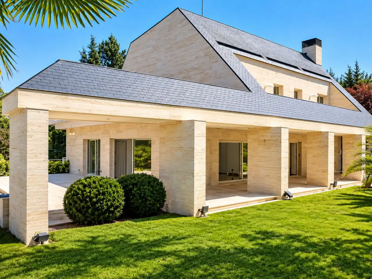 Vista exterior de Casa o chalet en venta en Urbanización La Moraleja
