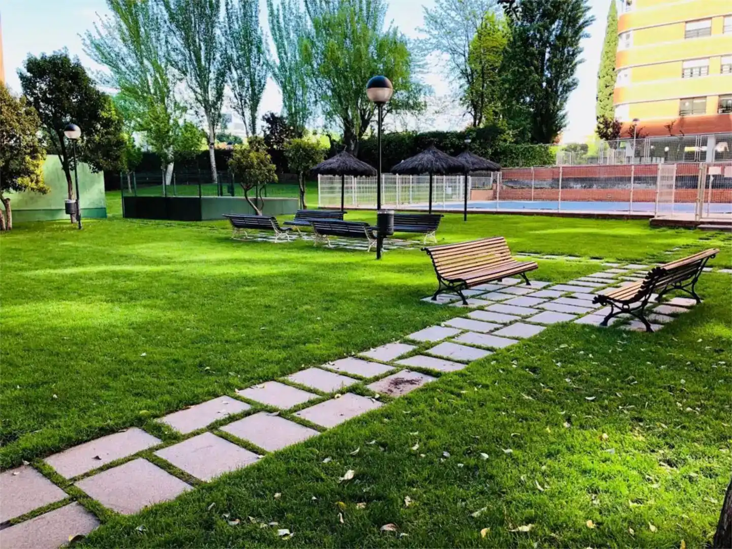 Terrasse von Wohnung zum Verkauf in  Madrid Capital mit Klimaanlage und Schwimmbad