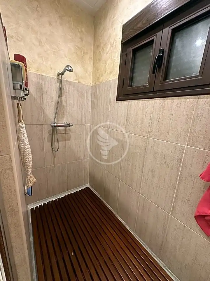 Bany de Casa o xalet en venda en Linares amb Aire condicionat, Calefacció i Jardí privat