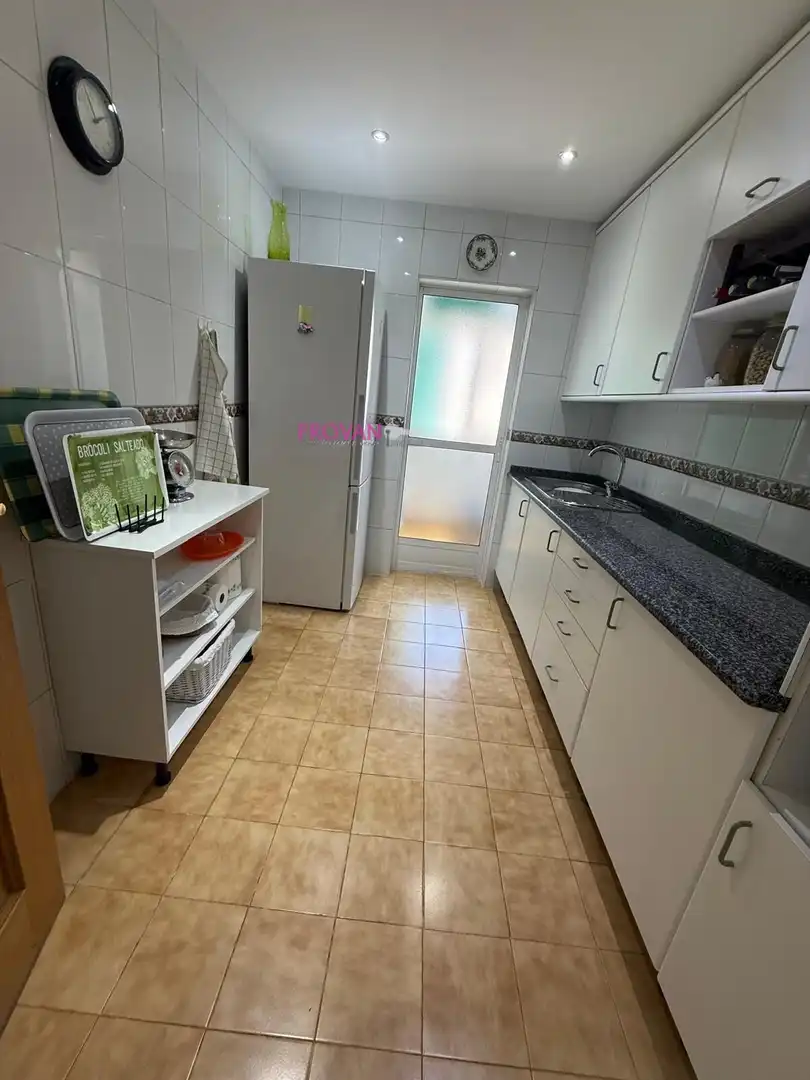 Küche von Wohnung zum Verkauf in Madrid mit Klimaanlage, Terrasse und Möbliert