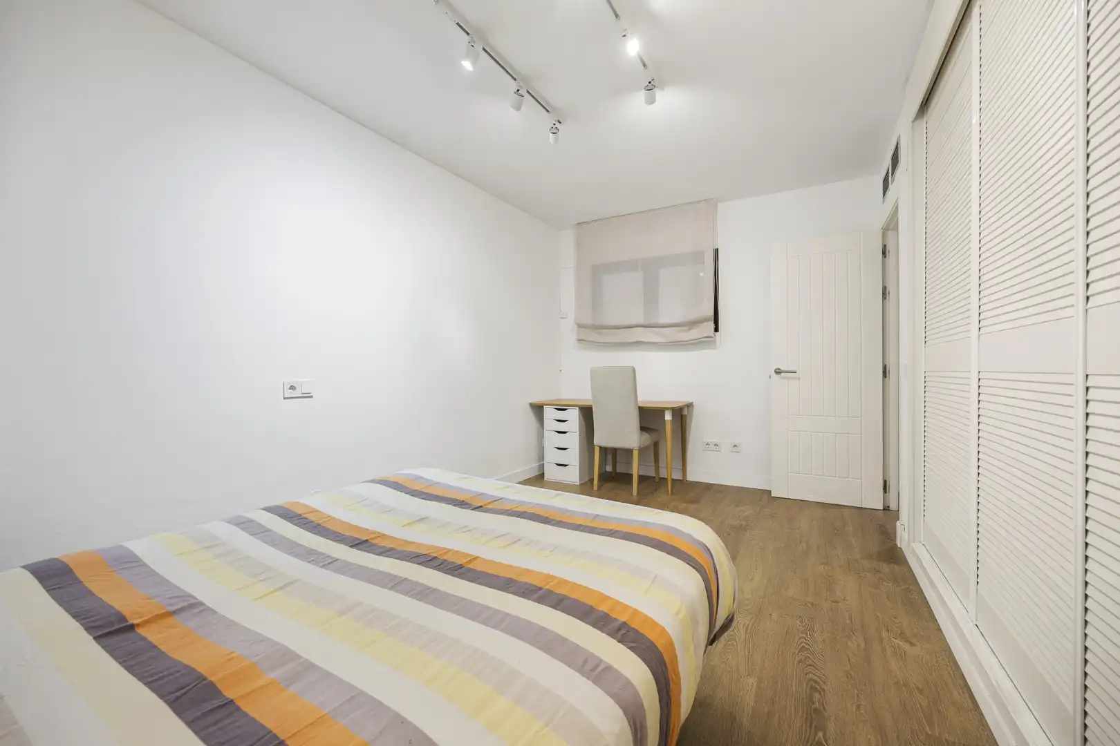 Habitación de Apartamento en venta en Benahavís con Aire acondicionado, Terraza y Piscina