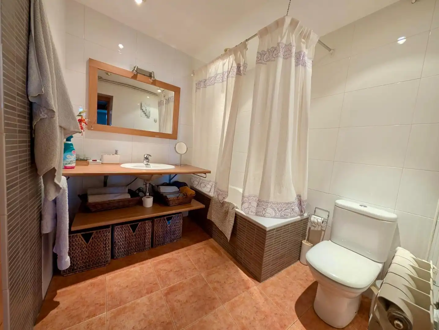 Baño de Piso para compartir en Barri Mion - Puigberenguer