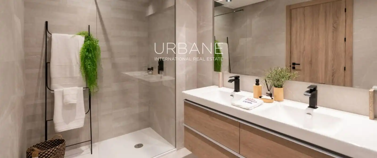 Bathroom of Flat for sale in Istán  with Air Conditioner, Terrace and Swimming Pool