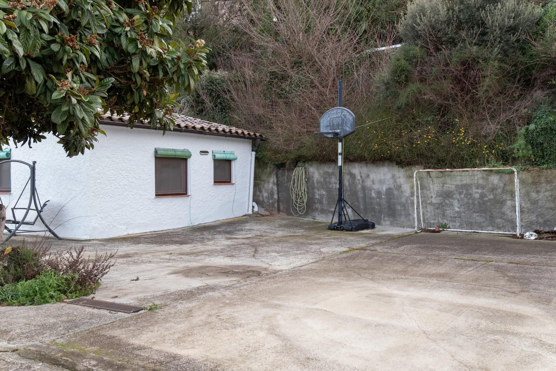 Exterior view of House or chalet for sale in Santa Maria de Miralles  with Private garden