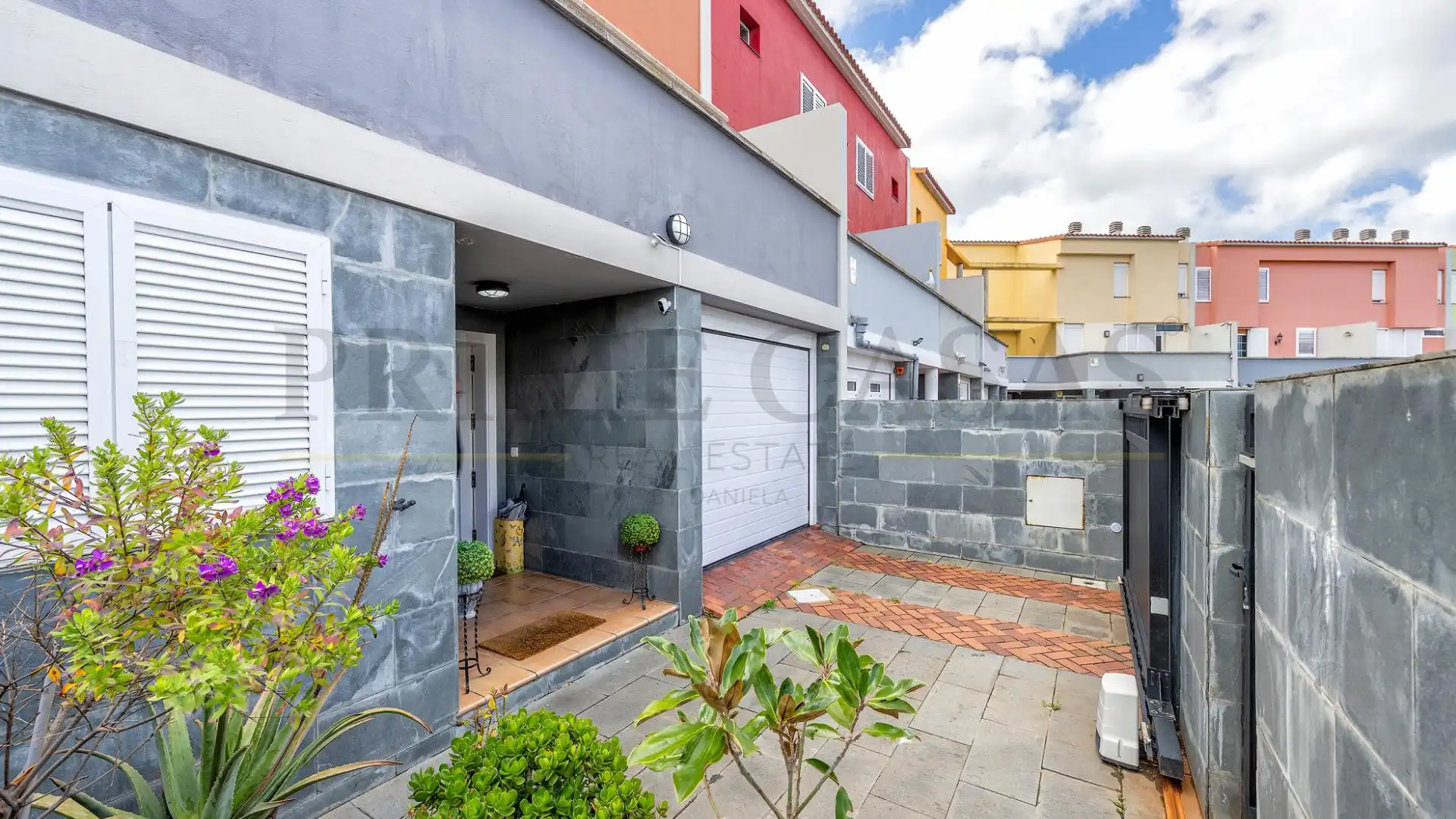 Exterior view of Houses for sale in Las Palmas de Gran Canaria  with Terrace, Furnished and Balcony