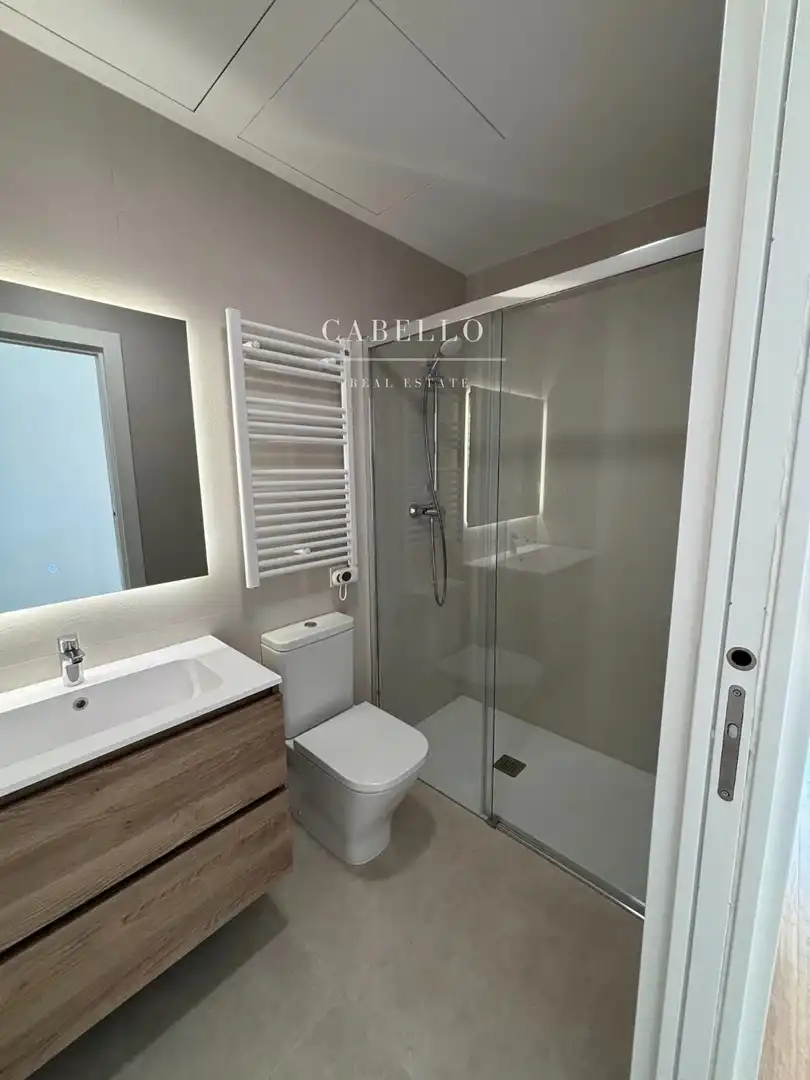 Badezimmer von Maisonette zum Verkauf in Terrassa mit Klimaanlage, Heizung und Parkett