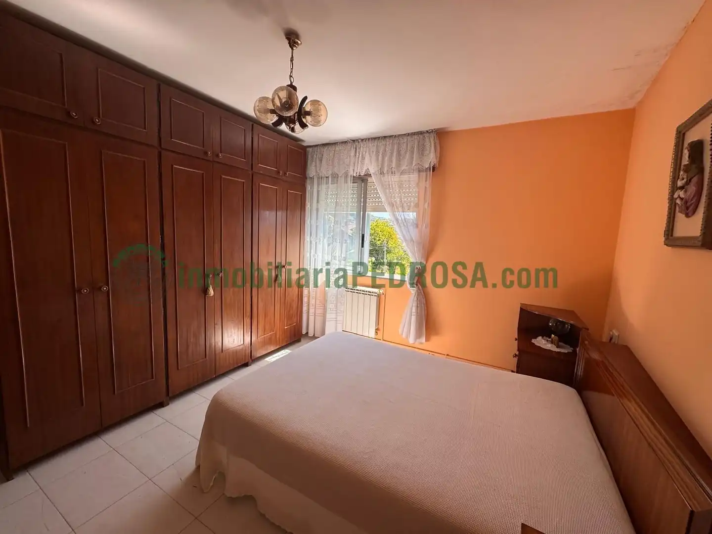 Schlafzimmer von Country house zum Verkauf in Pontevedra Capital  mit Heizung, Privatgarten und Möbliert