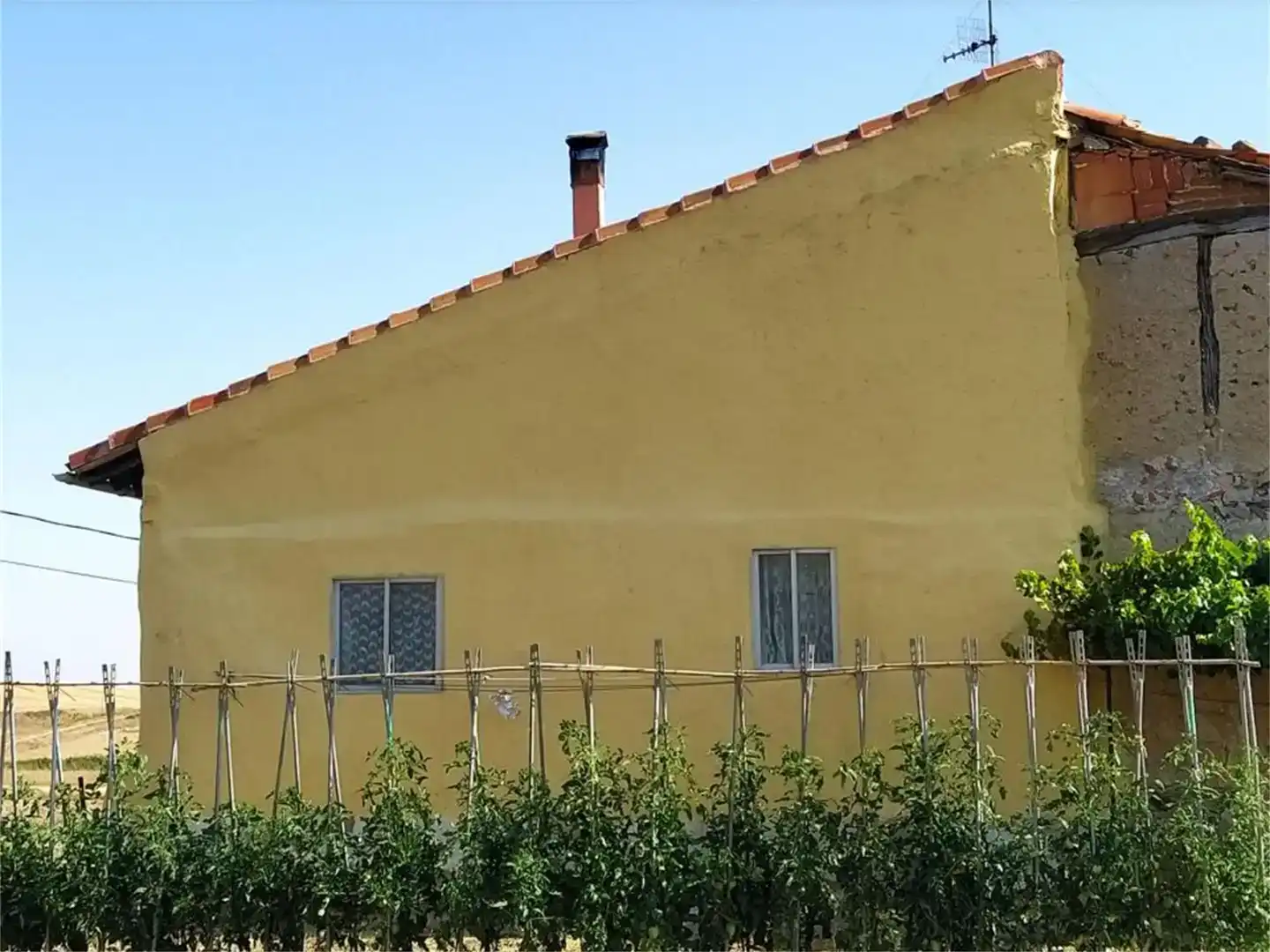 Vista exterior de Finca rústica en venda en Corporales, La Rioja