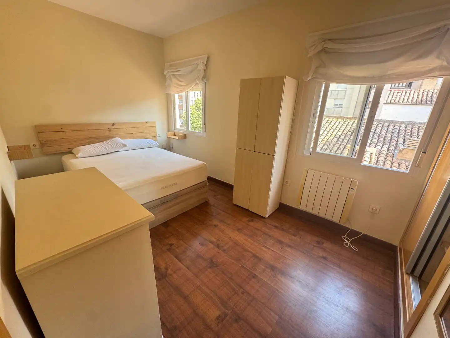 Habitación de Piso de alquiler en Jaén con Aire acondicionado, Calefacción y Amueblado