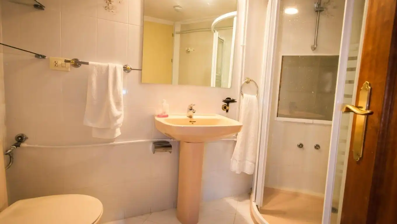 Baño de Piso en venta en Vigo  con Calefacción, Trastero y Amueblado