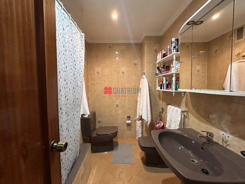 Baño de Piso en venta en Ourense Capital  con Calefacción, Trastero y Balcón