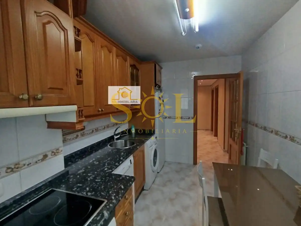 Cocina de Piso en venta en Ponferrada con Calefacción, Parquet y Trastero