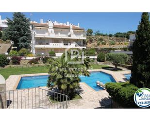 Vista exterior de Apartament en venda en Roses amb Piscina i Balcó