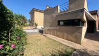 Vista exterior de Casa o xalet en venda en Rubí amb Aire condicionat, Calefacció i Jardí privat