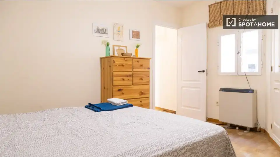 Dormitori de Apartament per a compartir en Madrid amb Aire condicionat, Calefacció i Terrassa