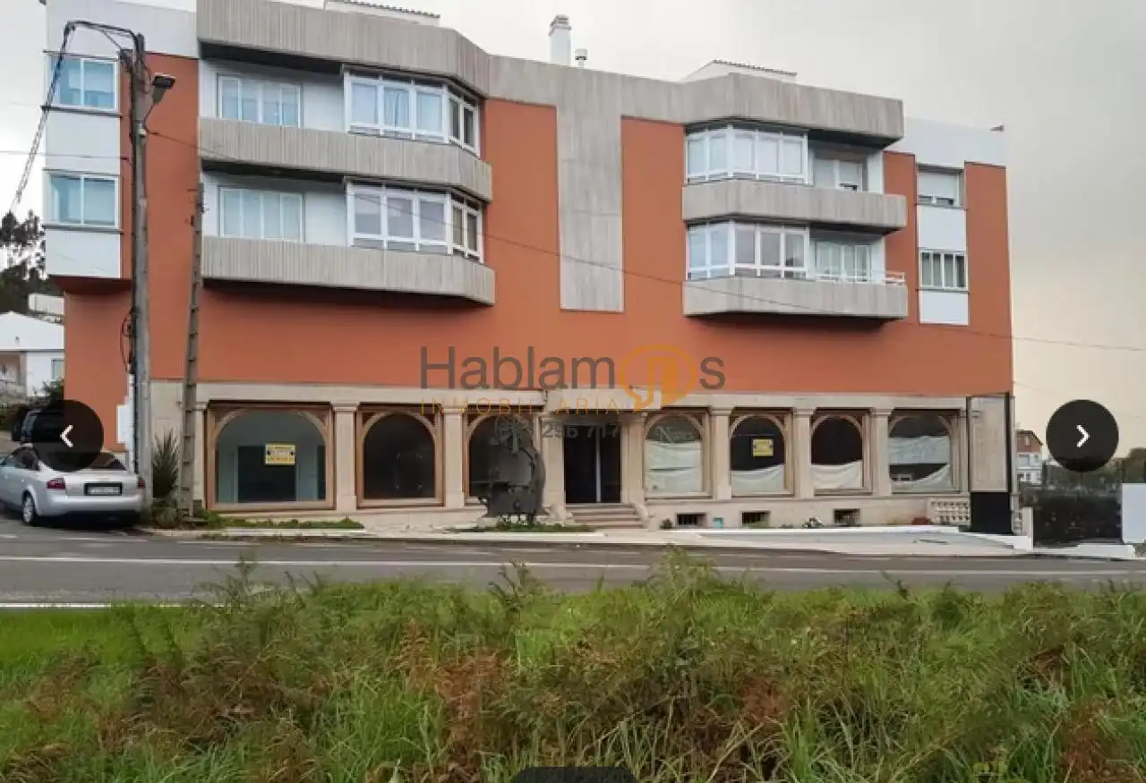 Vista exterior de Local en venda en O Grove   amb Moblat