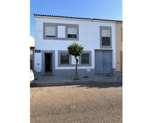 Exterior view of House or chalet for sale in Valdelacalzada