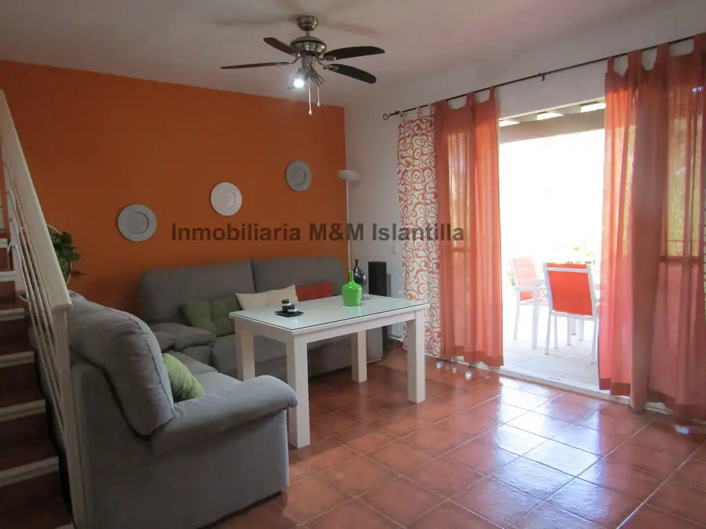 Sala de estar de Casa adosada en venta en Islantilla con Jardín privado, Terraza y Amueblado