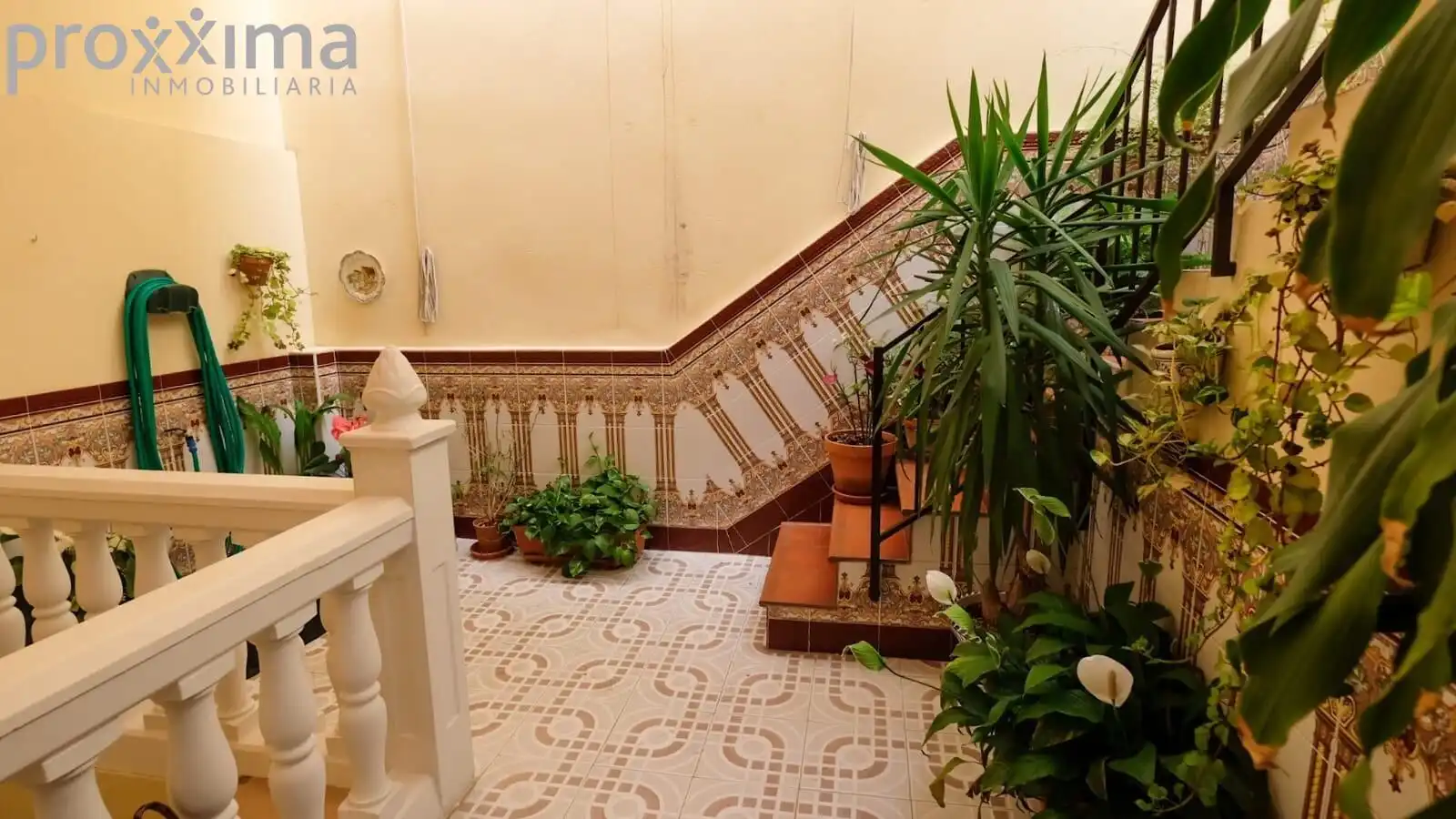 Houses for sale in Sevilla  with Air Conditioner, Terrace and Storage room