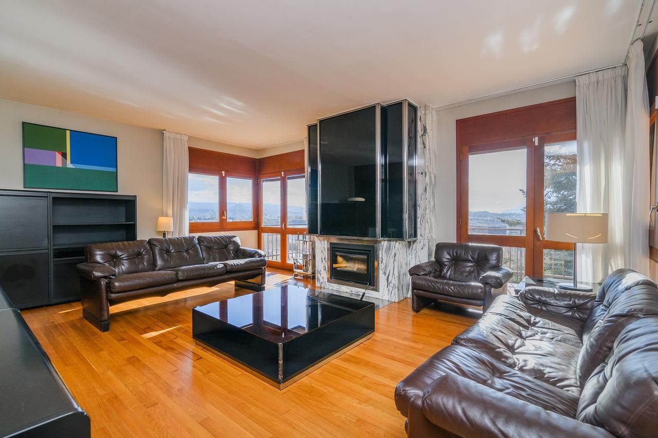 Sala d'estar de Casa o xalet en venda en Manresa amb Calefacció, Jardí privat i Terrassa