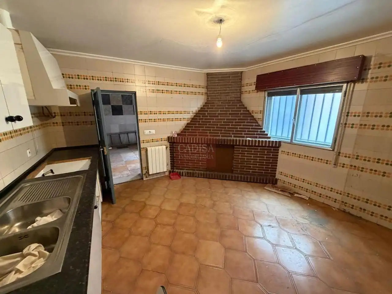 Cuina de Casa o xalet en venda en Carbajosa de la Sagrada amb Calefacció, Jardí privat i Terrassa