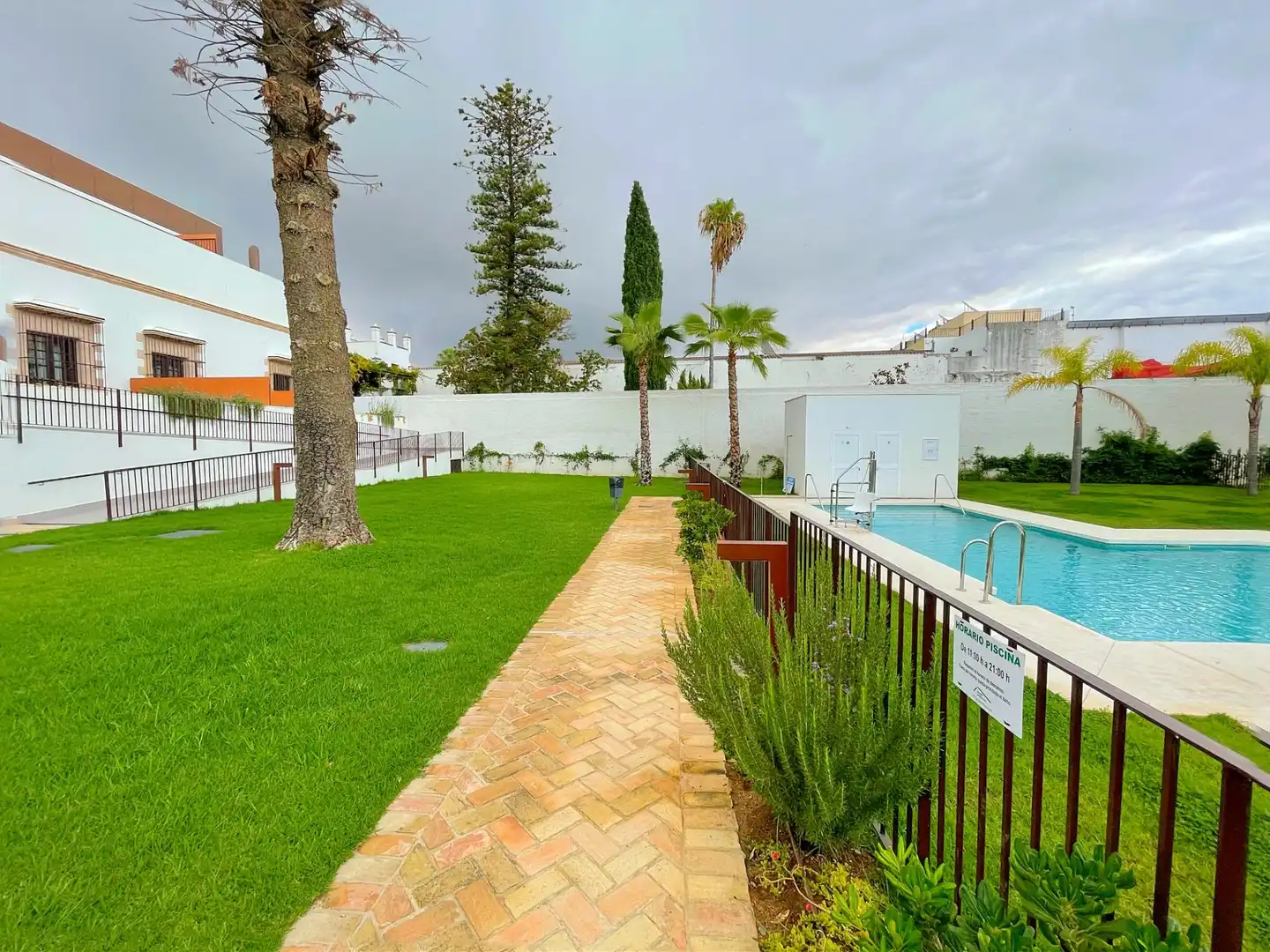 Piscina de Casa o xalet en venda en El Puerto de Santa María amb Terrassa, Moblat i Piscina comunitària