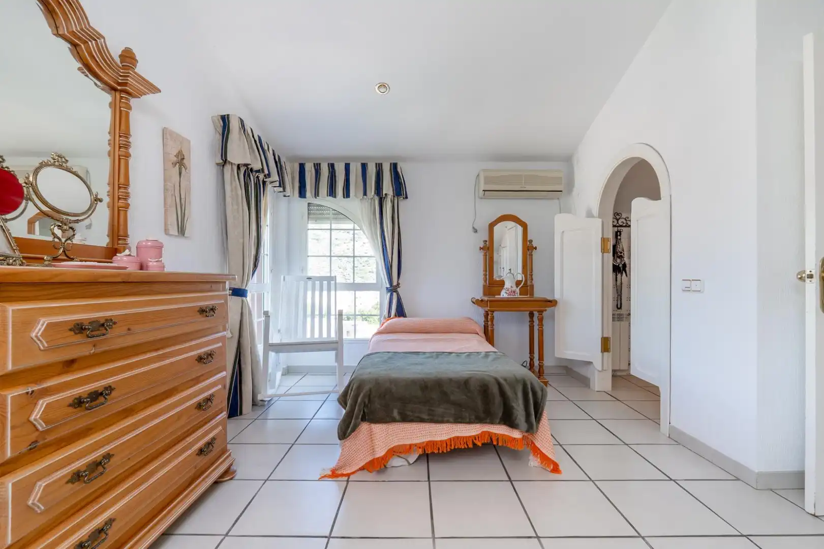 Habitación de Casa o chalet en venta en Valdepeñas de Jaén con Aire acondicionado, Calefacción y Jardín privado