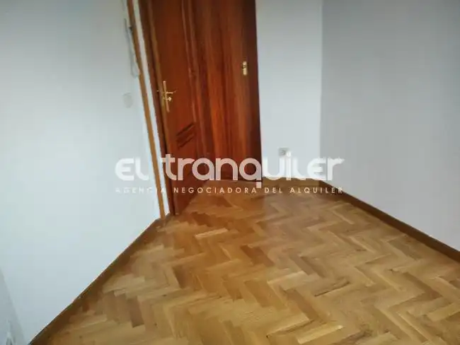Wohnung zur Miete in Calle LOS PINOS, Prado Santo Domingo - Ensanche