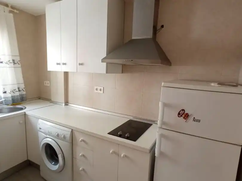 Cuina de Pis de lloguer en Granada amb Terrassa
